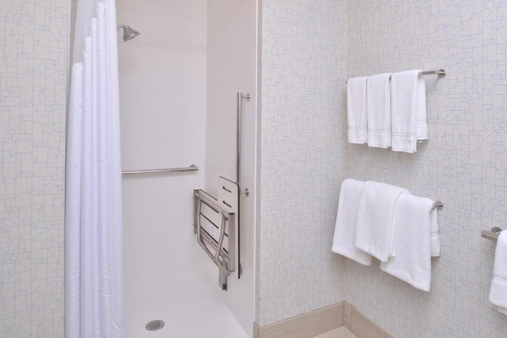 King Room with Roll-In Shower - Disability Access interior